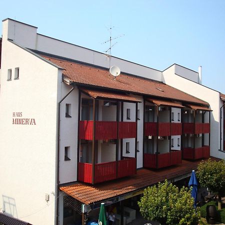 奥克塔维亚黛安娜米奈瓦公寓式酒店 巴特乔京 外观 照片